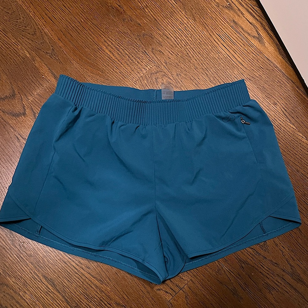 Swift Short in Teal/Blue by Calia Carrie Underwood. Zip pocket, gently used